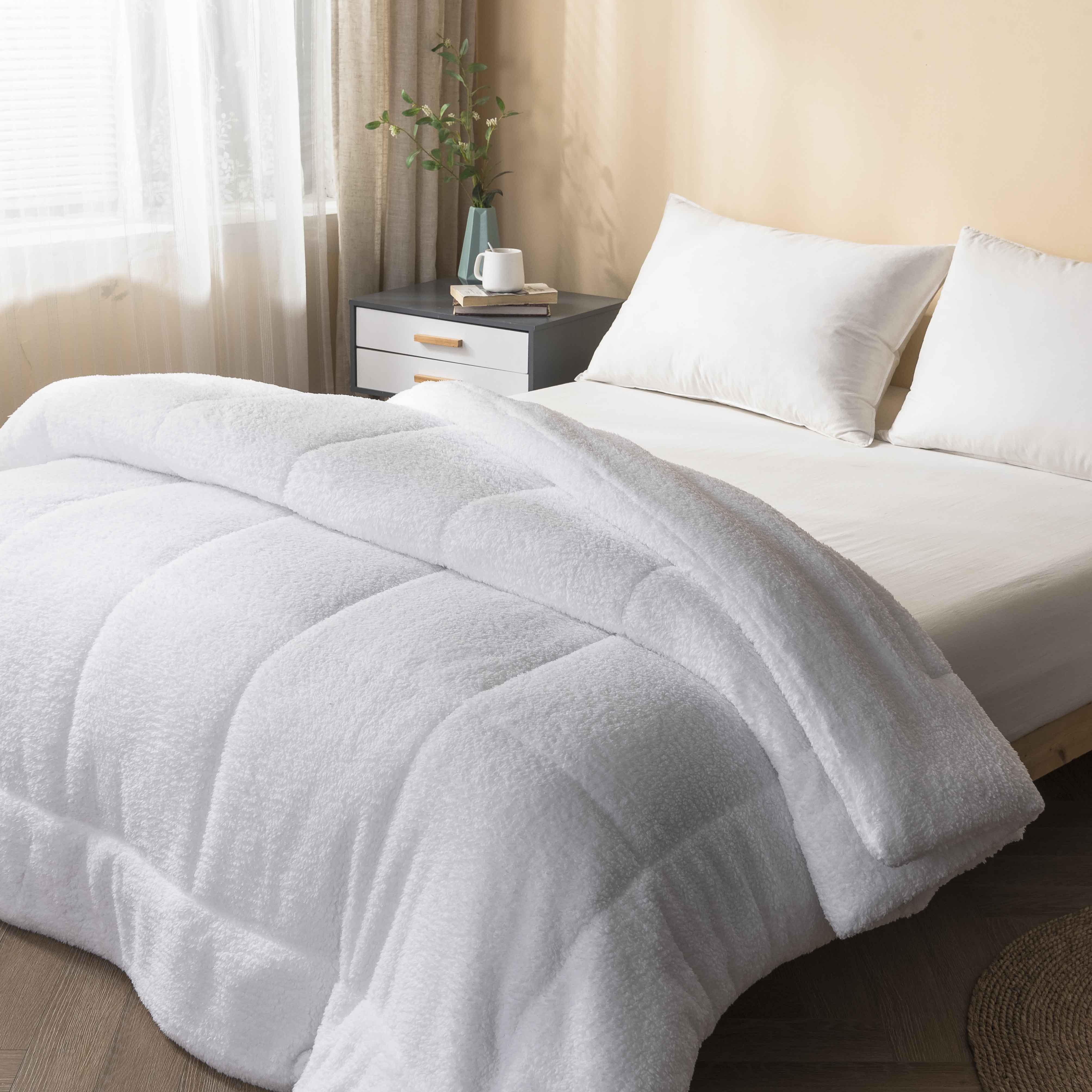 Ultra-soft Warm White Faux Sherpa Fleece Comforter | Rhino