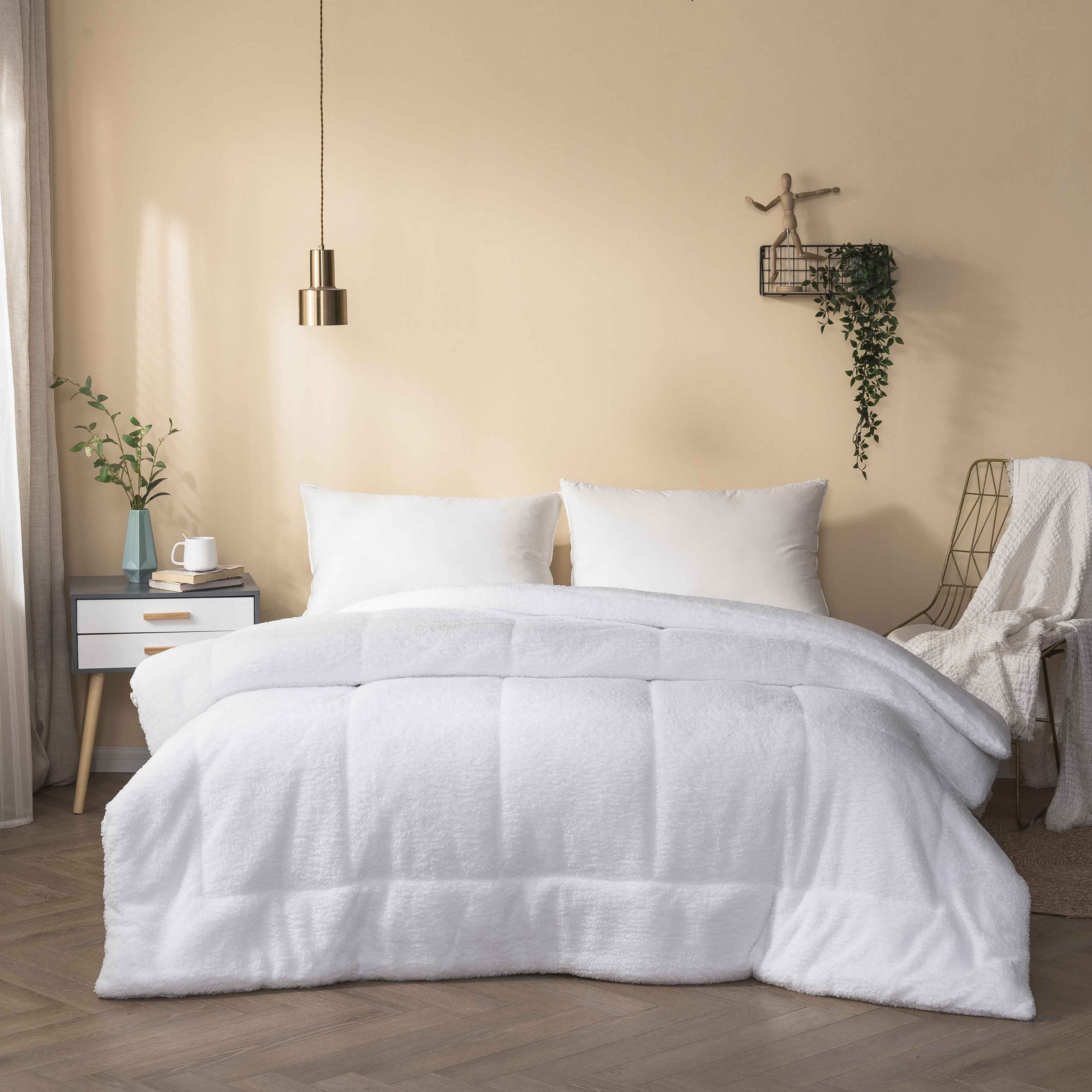 Ultra-Soft Warm White Faux Sherpa Fleece Comforter